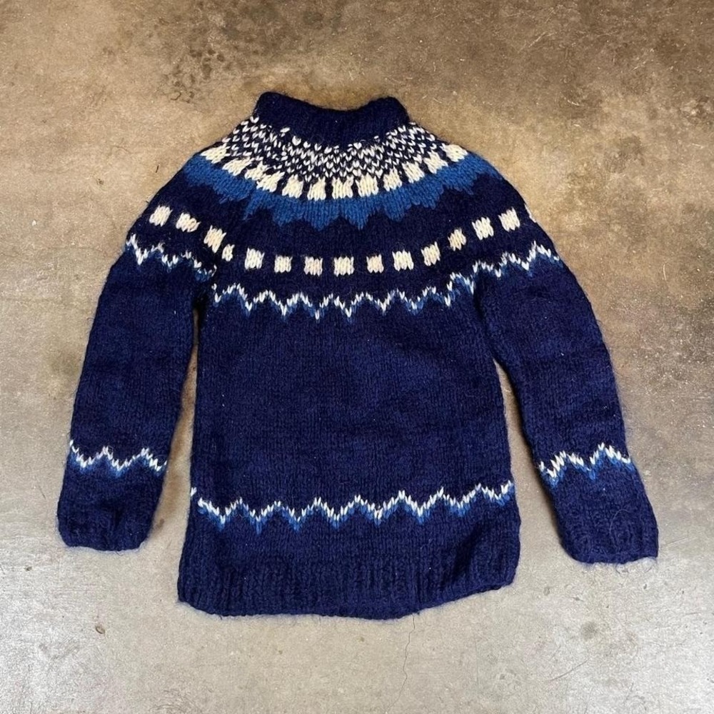 Vintage 90s hand knit Navy blue and white sweater with a unique pattern Womens S